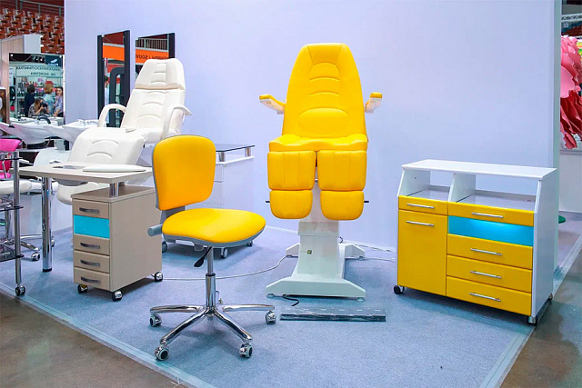 Педикюрное кресло ФутПрофи - 3, 3 электропривода, с педалью управления